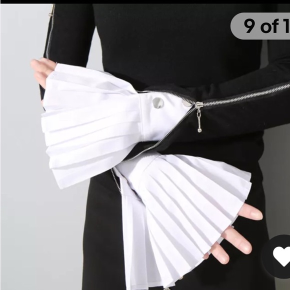 Women's Flared Ruffle Wrist Cuffs - Picture 2 of 3